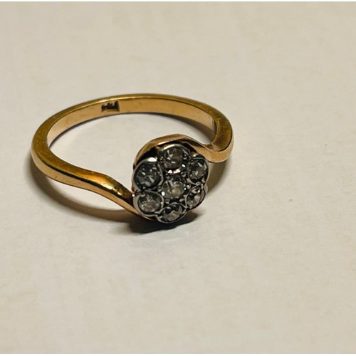 379 - 18CT YELLOW GOLD & DIAMOND FLORET CLUSTER RING - OLD CUT CENTRAL STONE SURROUNDED BY SIX (6) SMALLER... 