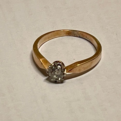 380 - A DIAMOND SOLITAIRE RING IN YELLOW GOLD (NOTE: TESTED AS 18CT YELLOW GOLD) SIZE J