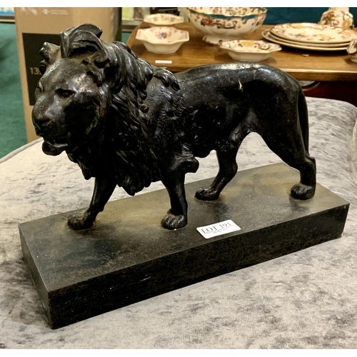 191 - VICTORIAN CAST IRON LION ON METAL BASE 22CM HIGH AND 29CM WIDE WEIGHING APPROX 6.1 KG