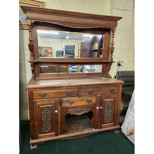 192 - MIRROR BACKED SIDEBOARD WITH CARVED DOORS, LIGHT FITTINGS AND SOCKET FITTED TO TOP OF BASE