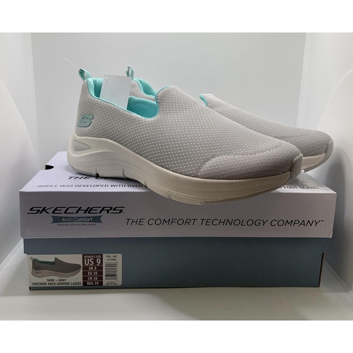 43 - BOXED PAIR OF SKECHERS ARCH COMFORT LADIES SLIP ON SHOES - GREY - UK 6