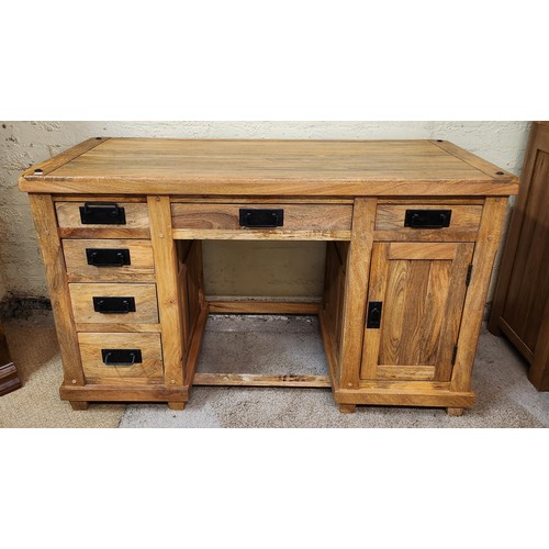 202 - OAK FURNITURE LAND - HEAVY OAK TWIN PEDESTAL DESK - 6 DRAWERS/ONE CUPBOARD - 135CM WIDE X 80CM HIGH ... 