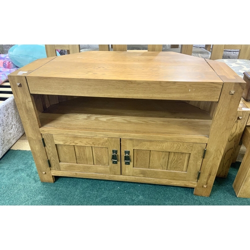 209 - OAK FURNITURE LAND LIGHT OAK 2 DOOR HI-FI/STORAGE CABINET - 95CM WIDE X 50CM DEEP X 64CM HIGH