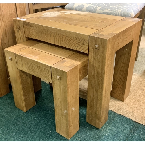 212 - OAK FURNITURE LAND NEST OF TWO LIGHT OAK OCCASIONAL TABLES