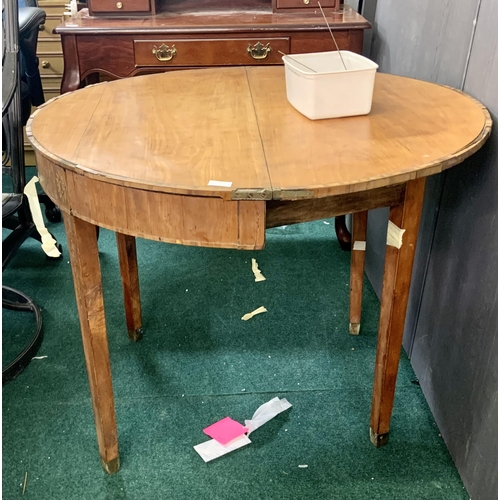 225 - A LATE VICTORIAN SATIN WOOD INLAY FOLDING TOP CIRCULAR TABLE WITH HINGE TOP, ON GATELEGS - RESTORATI... 