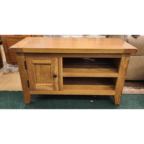 213 - BEST OAK HAND MADE FURNITURE HI-FI/STORAGE CABINET - ONE CUPBOARD/2 SHELVES - 90CMW X 45CMD X 51CMH