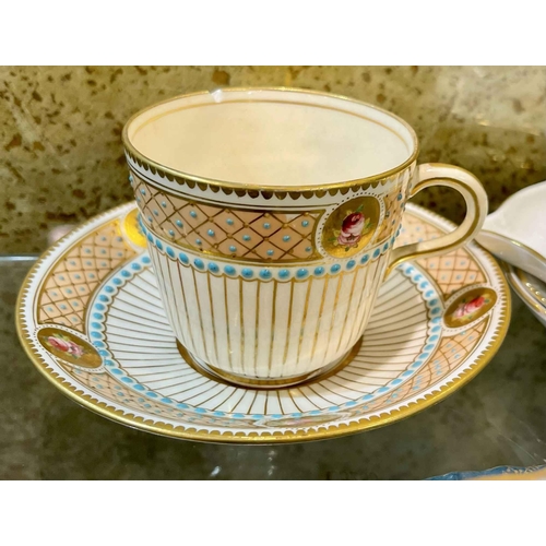 322 - A SMALL COLLECTION OF ANTIQUE PORCELAIN INC. A FOLEY QUEEN VICTORIA DIAMOND JUBILEE CUP AND SAUCER, ... 