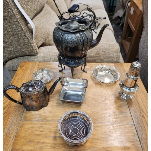 286A - COLLECTION OF VARIOUS PLATED ITEMS INCL TEAPOTS, COVERED DISH ETC (NOTE LARGE TEAPOT HANDLE IS OFF B... 