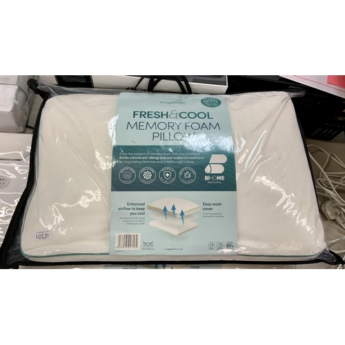 91 - SNUGGLEDOWN FRESH AND COOL MEMORY PILLOW IN CARRY BAG