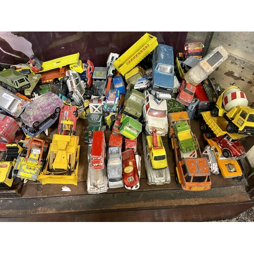 418 - LARGE QTY OF VINTAGE MODEL CARS INC. MAJORETTE, MATCHBOX, SUPERKING, DINKY, MATCHBOX KING SIZE, DINK... 