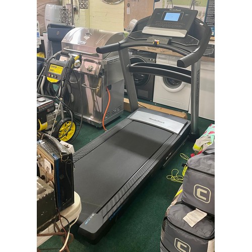 158 - NORDIC TRACK ELITE 900 I-FIT RUNNING MACHINE WITH LCD DISPLAY - BLUETOOTH, BUILT IN FANS, INCLINE SE... 