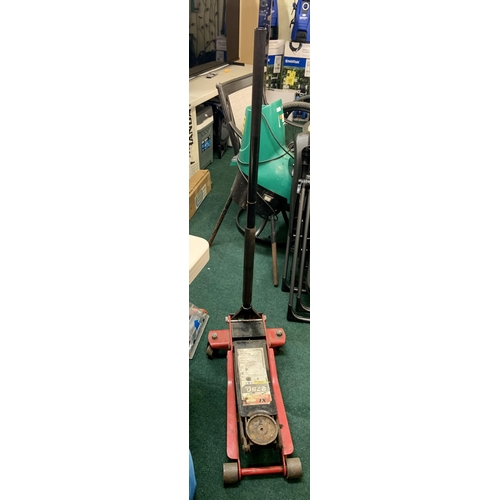 228 - ARCAN XL 2750KG TROLLY JACK (SHOWING SIGNS OF PREVIOUS USE)