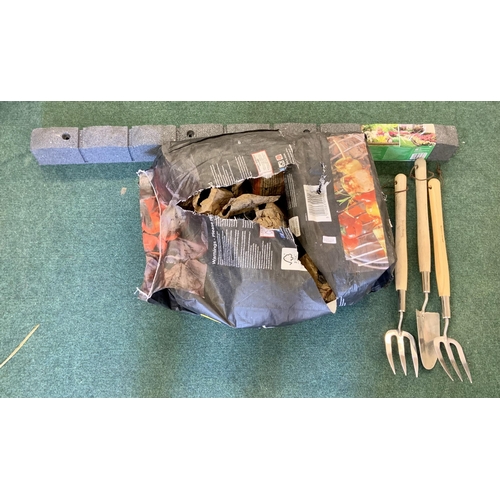 233 - 1.2M EZ BORDER, 3 X KENT AND STOWE GARDEN TOOLS AND A BAG OF EASY LIGHT CHARCOAL