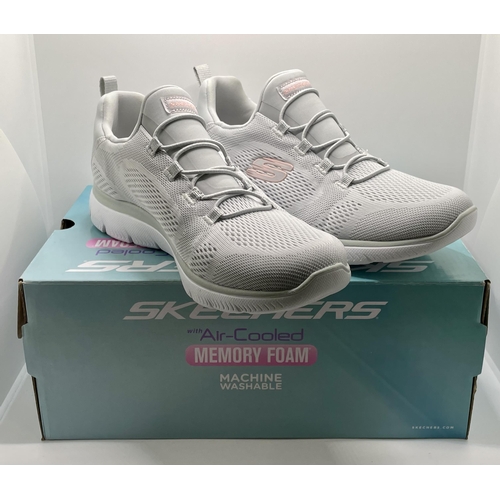 62 - BOXED PAIR OF SKECHERS SUMMIT BUNGEE - GREY - UK 4