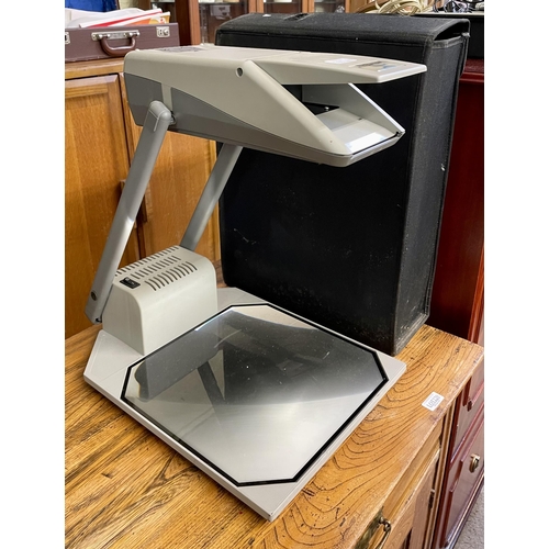 286 - A VEGA OVERHEAD PROJECTOR WITH CASE, LEAD AND MANUAL