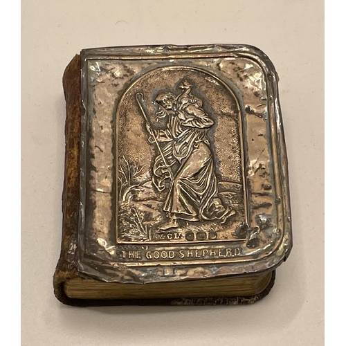 380 - A MINIATURE BOOK OF COMMON PRAYER BY EYRE AND SPOTTISWOOD WITH SILVER FRONT, H.M. BIRMINGHAM 1906, P... 