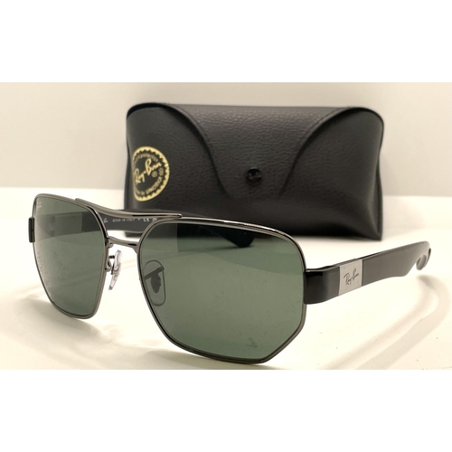 14 - PAIR OF RAYBAN SUNGLASSES RB3672 WITH CASE