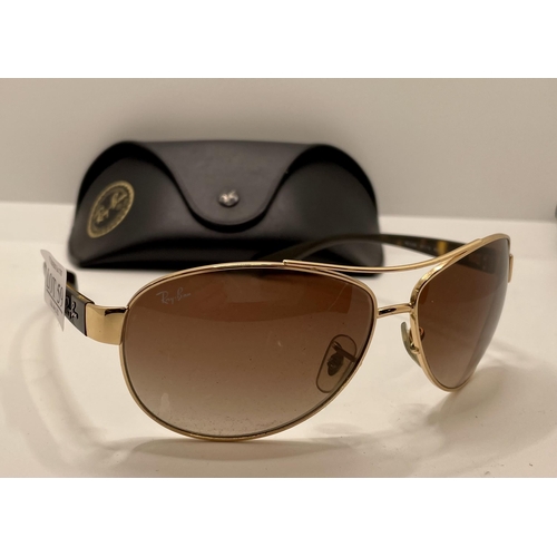 59 - PAIR OF RAYBAN SUNGLASSES - RB 3386 WITH CASE - EX DISPLAY