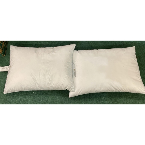 75 - SET OF 2 HOTEL GRAND SUMMER/WINTER COOLING BED PILLOWS - ONE SIDE WITH COOLING EFFECT - LOOSE PACK