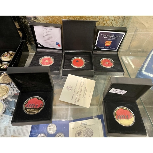 412 - WWI POPPY COMMEMORATIVE COINS - 2  X 2018 £5 PROOF COINS GOLD PLATE AND RED INK POPPIES, THE 2022 RB... 