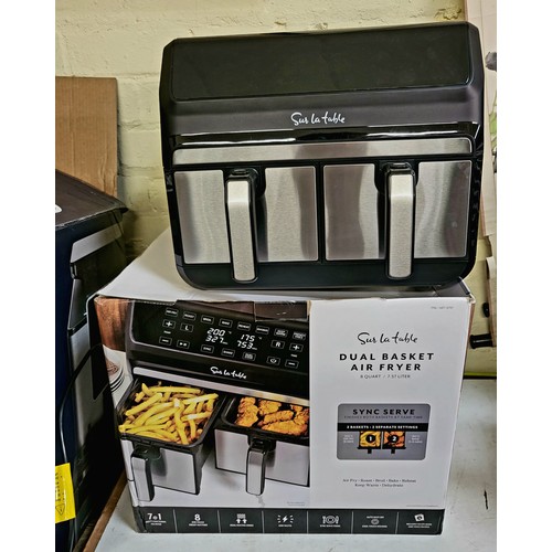 40 - BOXED SUR LA TABLE DUAL BASKET DIGITAL AIR FRYER 7.57 LITRE