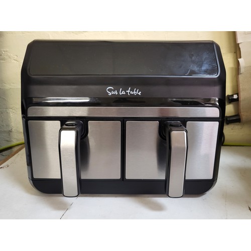 46 - SUR LA TABLE DUAL BASKET DIGITAL AIR FRYER 7.57 LITRE