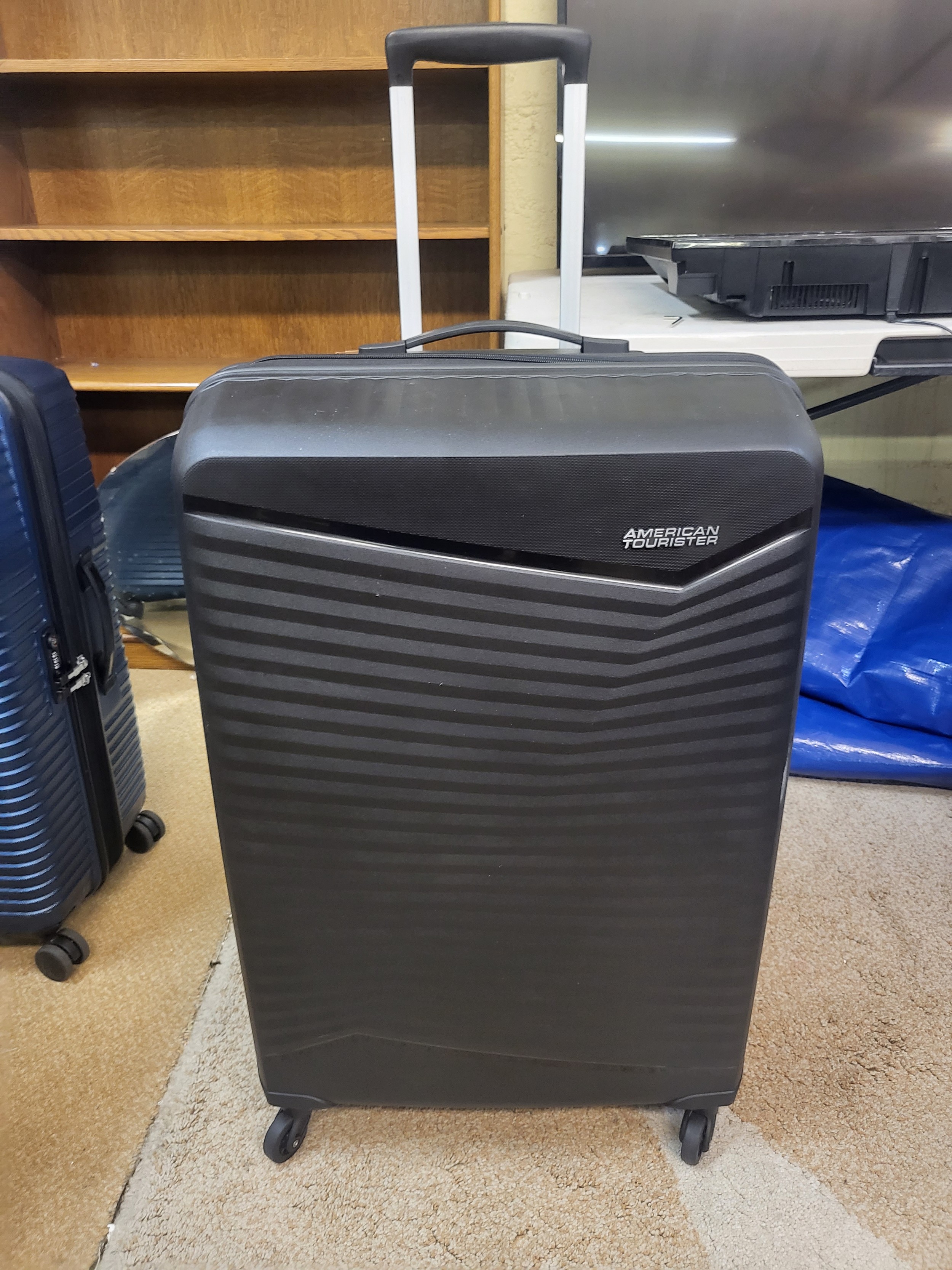 AMERICAN TOURISTER LARGE HARDSIDE SUITCASE COMBINATION LOCKIN BLACK