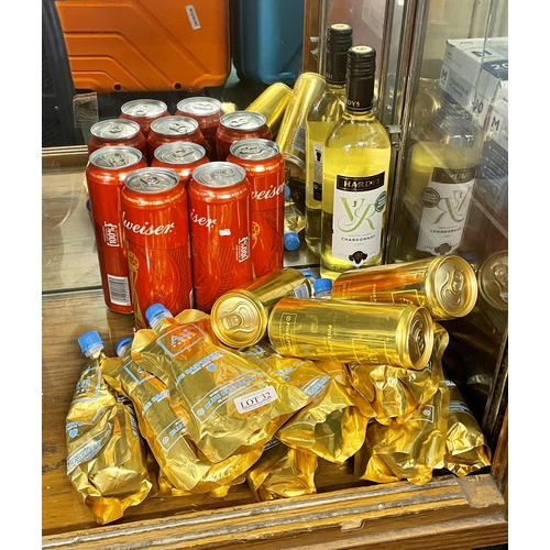 32 - QUANTITY ALCHOLIC DRINKS INCL HARDYS CHARDONNAY, X5 CANS OF BUDWEISER.