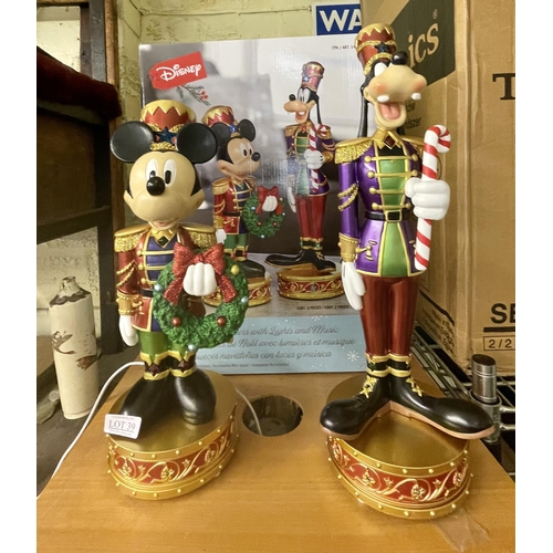 39 - BOXED DISNEY N/CRACKERS STORE 2021-22 MICKEY/GOOFY