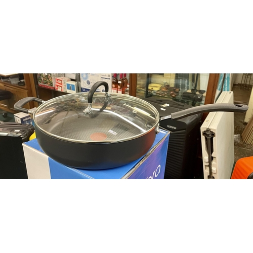 56 - TEFAL DEEP SAUTE PAN WITH LID 4.7L