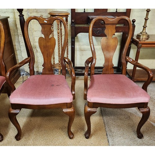 167 - A SET OF 6 MAHOGANY QUEEN ANNES STYLE REPRODUCTION DINING CHAIRS - OF 2 CARVERS AND 4 CHAIRS - WITH ... 