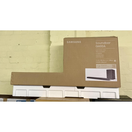 125 - BOXED SAMSUNG SOUNDBAR - Q600A WITH R/C