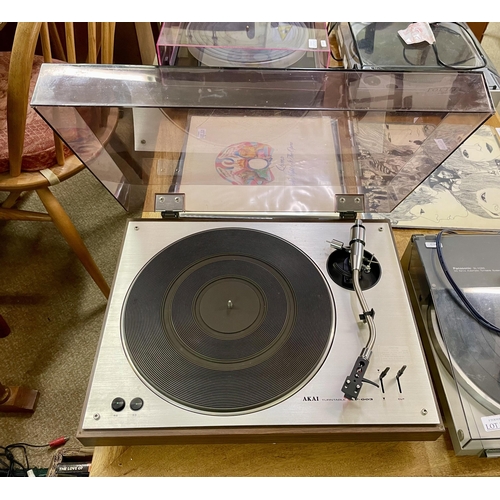 313 - AN AKAI AP-003 TURNTABLE