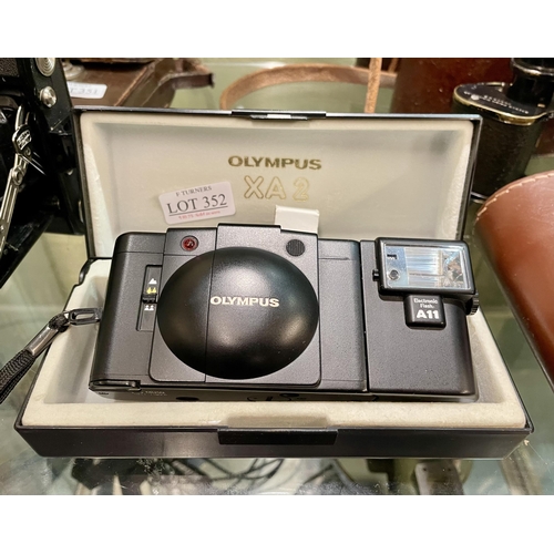 352 - AN OLYMPUS XA2 CAMERA WITH AN A11 ELECTRONIC FLASH ATTACHMENT IN ORIGINAL CASE