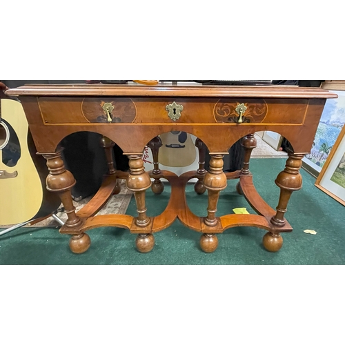 285 - AN INLAID WALNUT LOW BOY - SINGLE DRAWER - 98CML X 60CMD X 70CMH