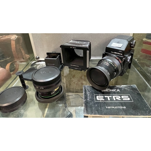 361 - BRONICA ETRS ZENZA CAMERA SYSTEM - CAMERA BODY, PRISMS, LENSES, MANUAL, 150-250MM BELLOWS TOGETHER W... 