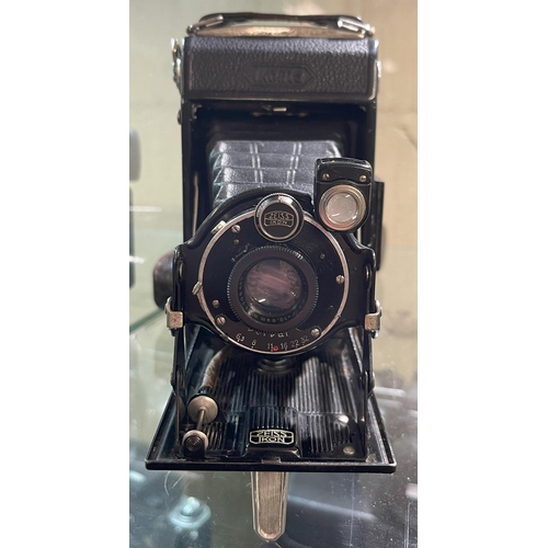 364 - A ZEISS IKONTA DERVAL BELLOWS CAMERA WITH CASE