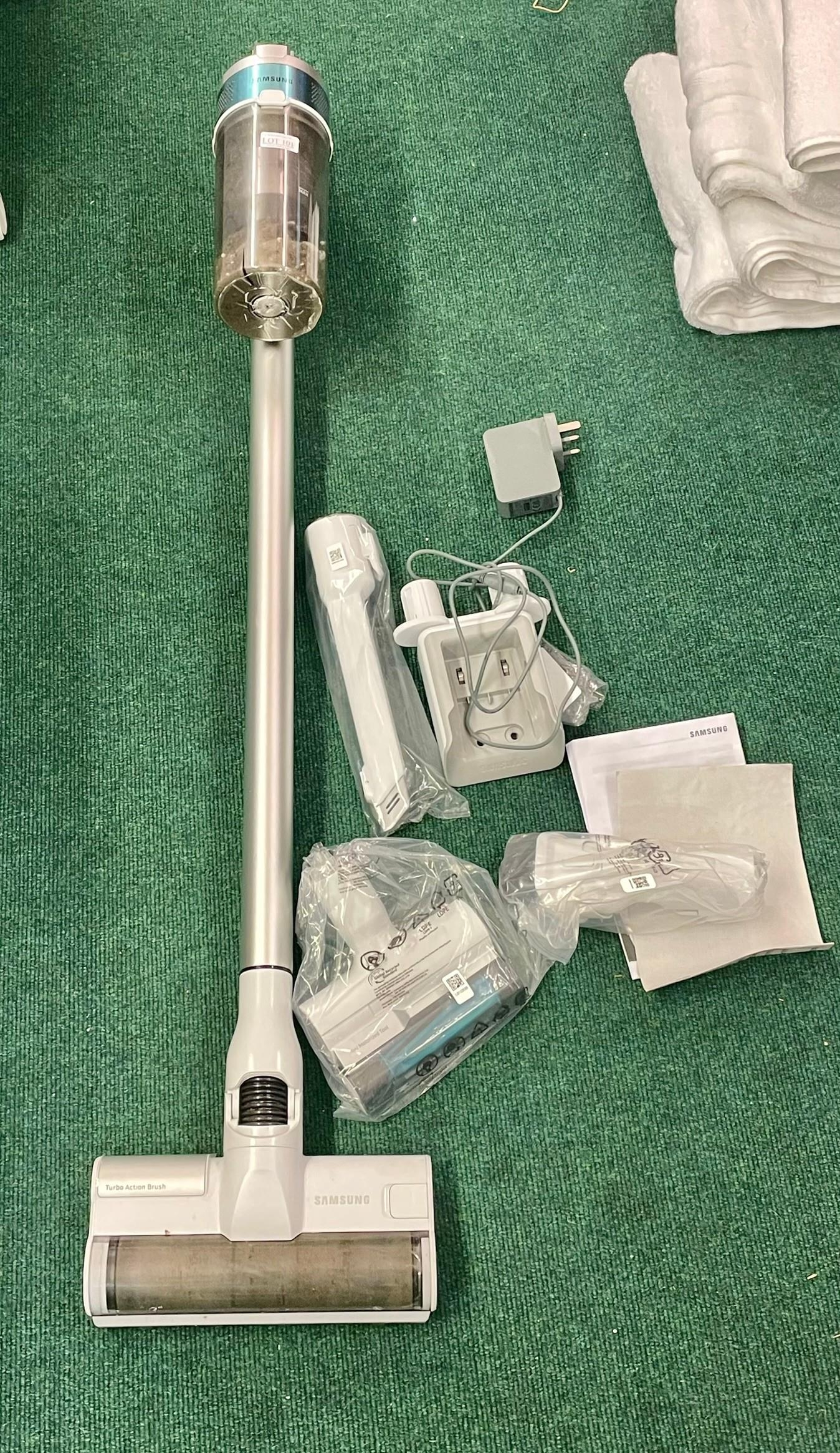 SAMSUNG JET 70 PET STICK VACUUM CLEANER WITH ACCESSORIES