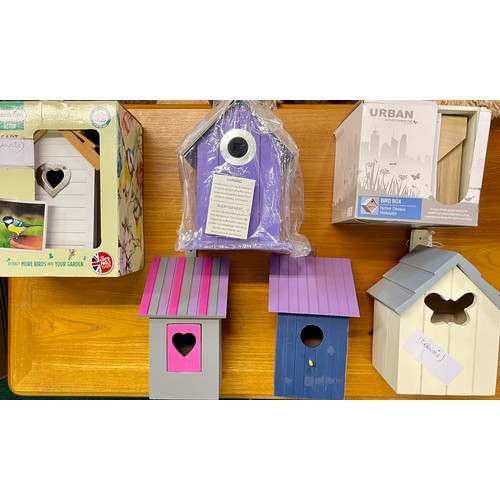 246 - A COLLECTION OF BIRD/NESTING BOXES INCL.URBAN NESTING BOX(BOXED), BOX WITH METAL ROOF, BUTTERFLY BIR... 