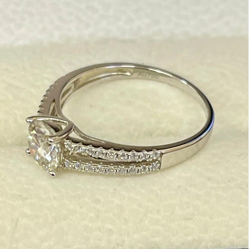 255 - 18CT WHITE GOLD SPLIT BAND PAVE SET WITH CENTRAL SOLITAIRE  - APPROX 1.00 CT LAB GROWN DIAMONDS - 1.... 