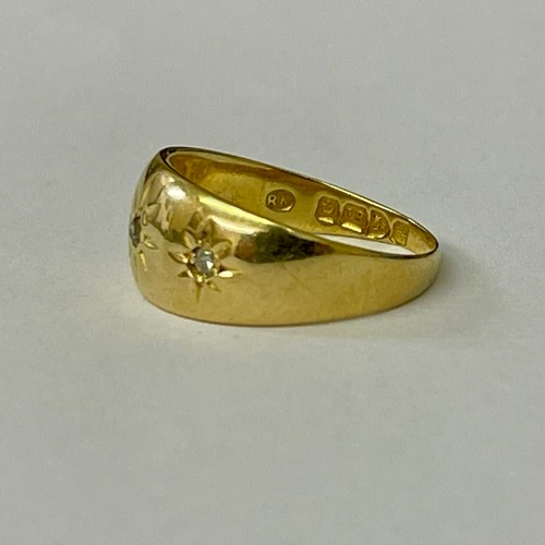 257 - 18CT YELLOW GOLD 'GYPSY RING' - SET WITH 3 DIAMONDS H/M CHESTER 1922 M/M 'RN' PROBABLY RICHARD NEVIL... 