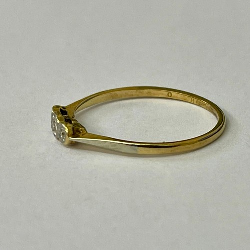 258 - 18CT YELLOW GOLD AND TRIO (3) DIAMOND RING -DELICATE GOLD BAND WITH 3 ROUND CUT DIAMONDS TOTALLING 0... 