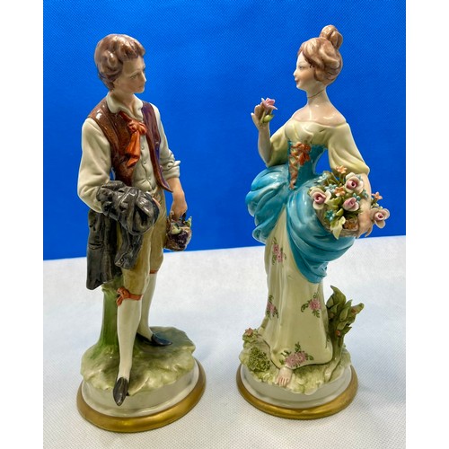 274 - A PAIR OF ITALIAN GINORI CAPODIMONTE PORCELAIN FIGURINES - A GENTLEMAND AND A LADY SELLING FLOWERS (... 