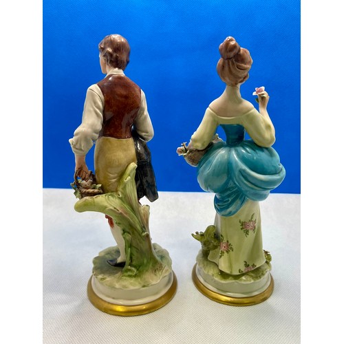 274 - A PAIR OF ITALIAN GINORI CAPODIMONTE PORCELAIN FIGURINES - A GENTLEMAND AND A LADY SELLING FLOWERS (... 