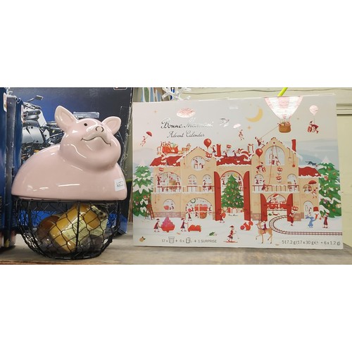 7 - BONNE MAMAN ADVENT CALENDAR TOGETHER WITH A STORAGE BASKET WITH PIG SHAPED TOP