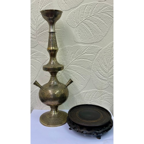 271 - A GOOD EARLY/MID 2OTH CENTURY PERSIAN ISLAMIC DOUBLE HOOKAH ON WOODEN STAND - THE PIPE IS 36CM H.