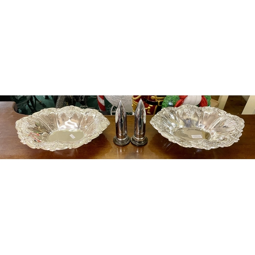 232 - PAIR OF SILVER PLATED FOLIATE BON BON DISHES TOGETHER WITH 2 X UNUSUAL CHROMED MILITARY SHELLS ON WO... 