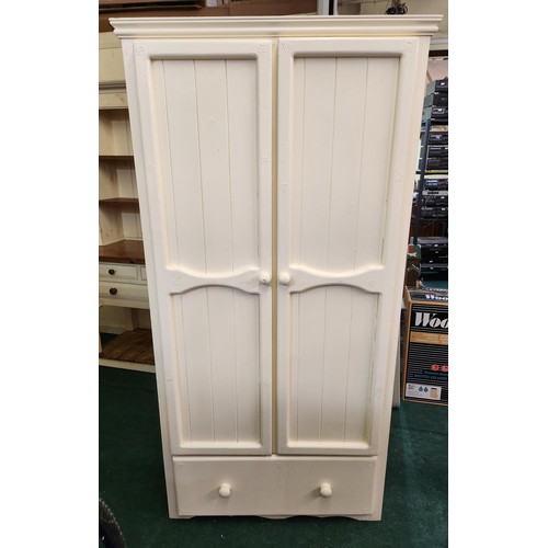 224 - SMALL WHITE PAINTED BEDROOM SUITE - SINGLE ROBE WITH 2 X MATCHING THREE DRAWER BEDSIDE CHESTS