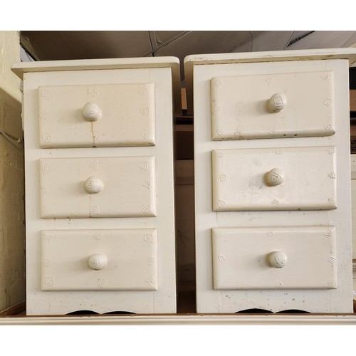 224 - SMALL WHITE PAINTED BEDROOM SUITE - SINGLE ROBE WITH 2 X MATCHING THREE DRAWER BEDSIDE CHESTS