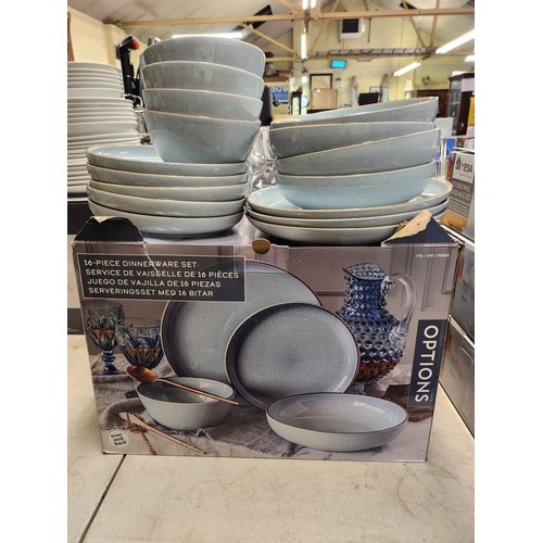 118 - BOXED 16 PIECE OVER AND BACK OPTIONS EARTHENWARE STYLE DINNER SERVICE - 3 DINNER PLATES/5 SIDE PLATE... 